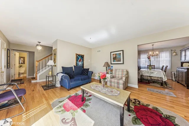 $570,000 | 121 South Parkside Avenue, Glen Ellyn, IL 60137