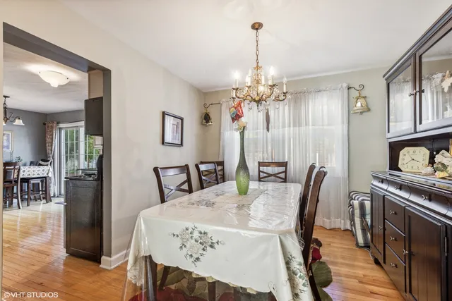 $570,000 | 121 South Parkside Avenue, Glen Ellyn, IL 60137