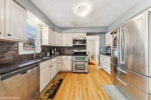 $570,000 | 121 South Parkside Avenue, Glen Ellyn, IL 60137