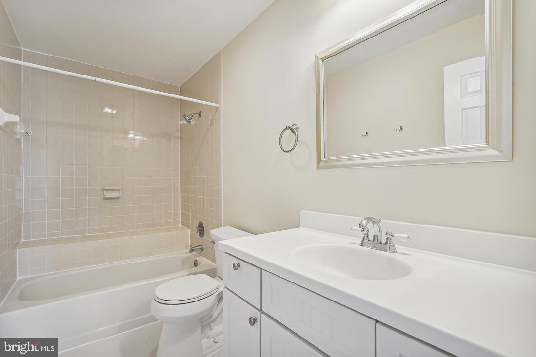 5407 Grove Ridge Way, Unit 98 Rockville, MD 20852 - Photo 4 of 27 Bathroom