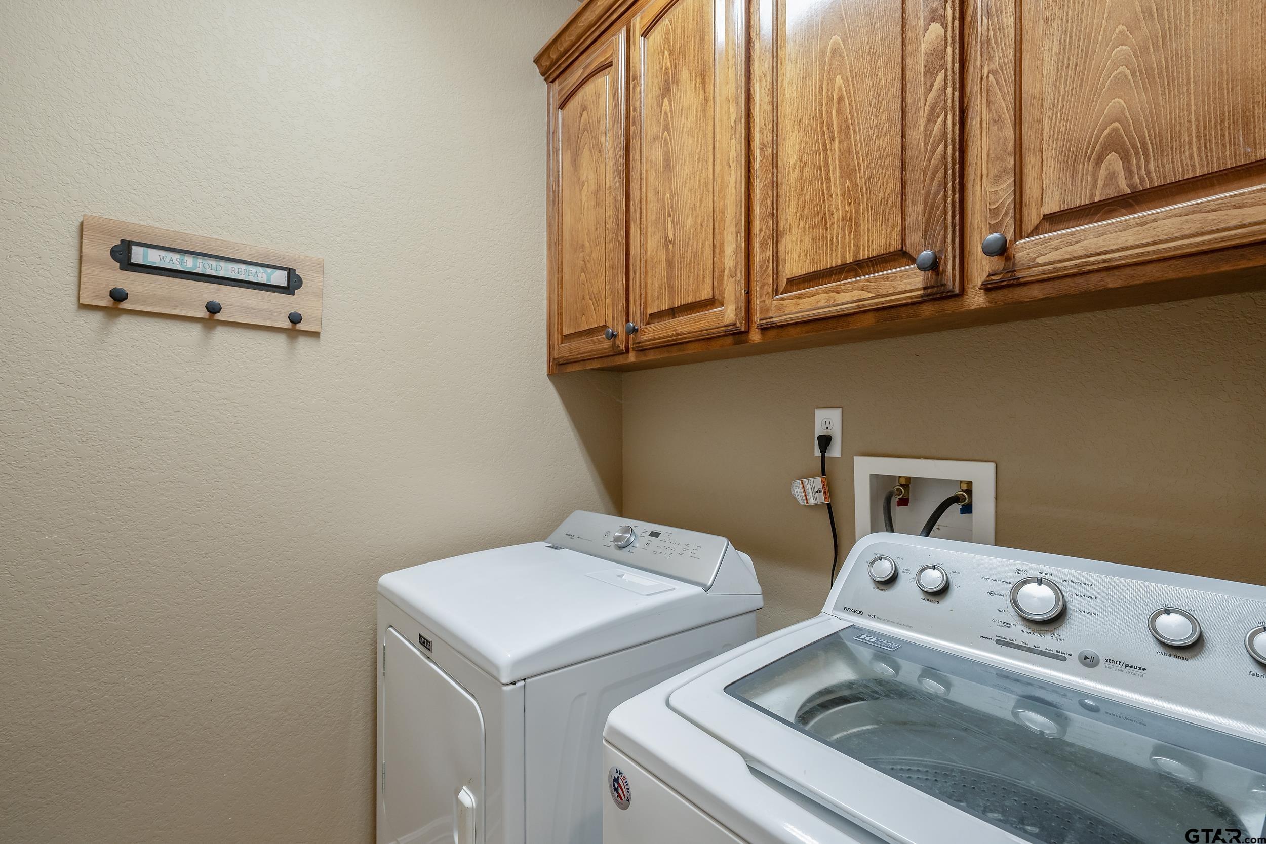 140 Creek Drive Marshall, TX 75672 - Photo 23 of 35 a utility room with dryer and washer