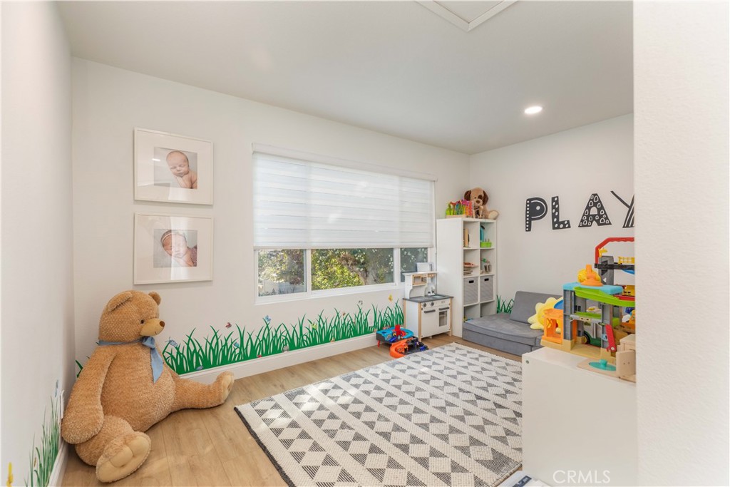 1117 Dennis Drive Costa Mesa, CA 92626 - Photo 31 of 44 a bedroom with furniture and a book shelf