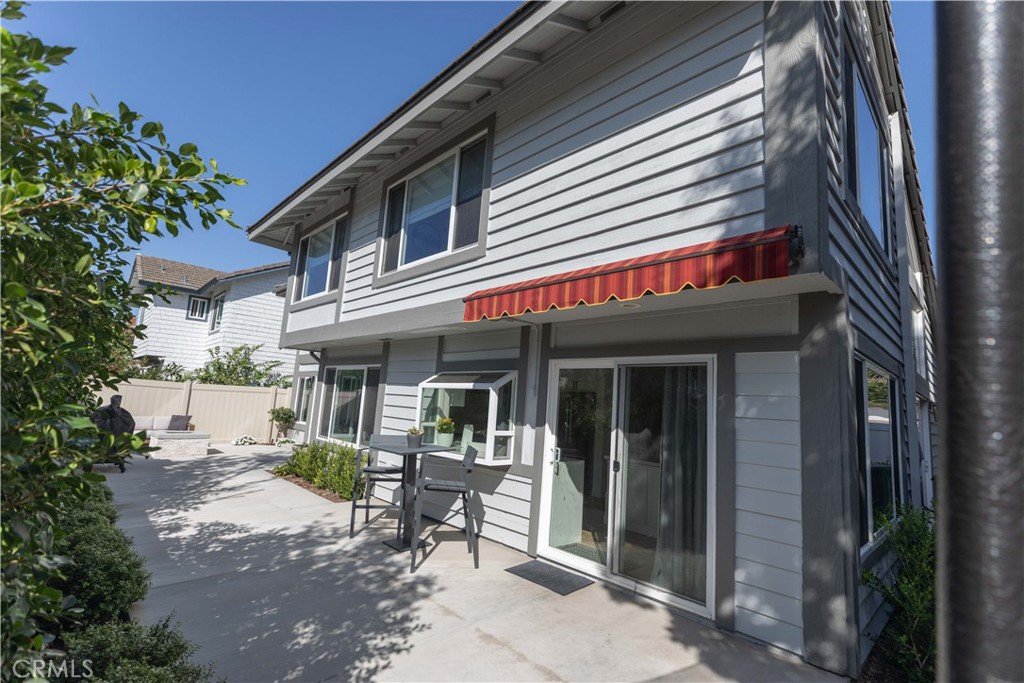 1117 Dennis Drive Costa Mesa, CA 92626 - Photo 34 of 44 a view of a cafe with sitting area