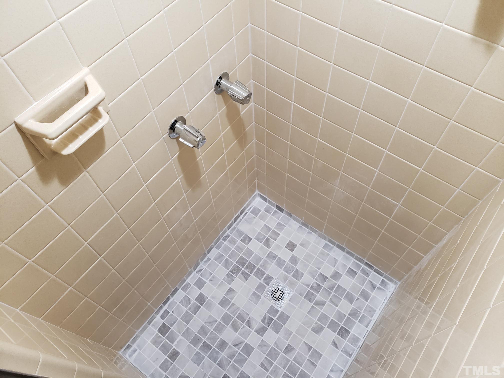 212 Longview Drive Smithfield, NC 27577 - Photo 18 of 21 a bathroom with a shower