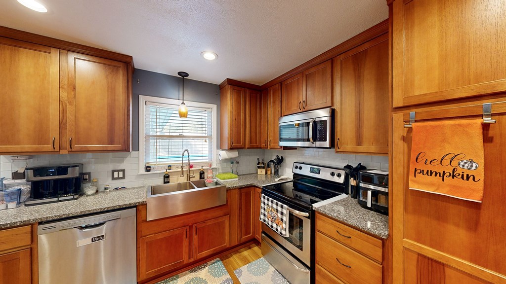 607 Chickasaw Road Enterprise, AL 36330 - Photo 8 of 40