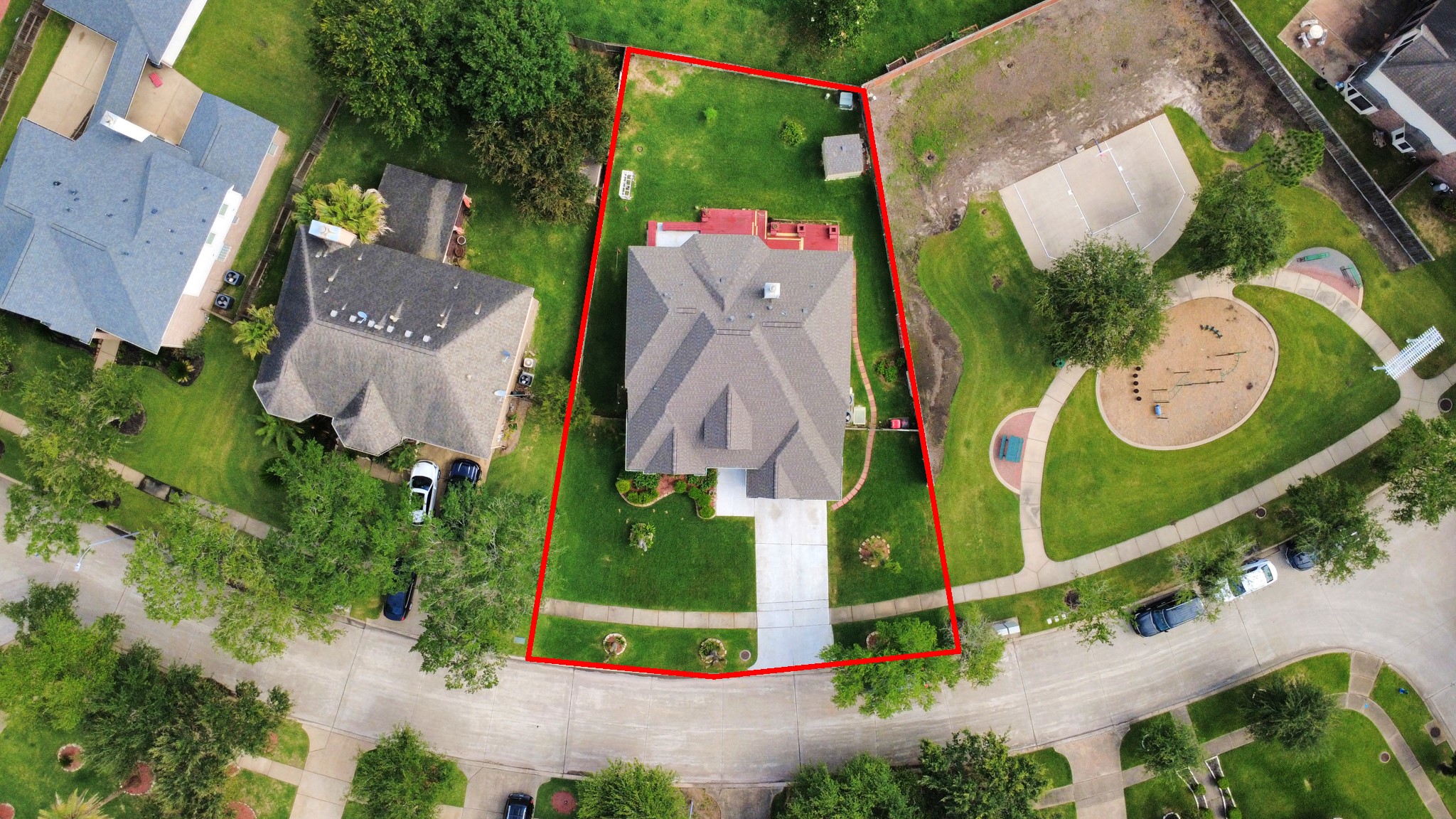 14103 Imperial Wood Lane Rosharon, TX 77583 - Photo 33 of 36 Aerial view showcasing oversized lot adjacent to neighborhood play area and green space