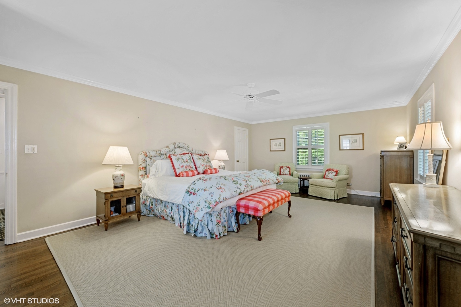 200 Sheridan Road Winnetka, IL 60093 - Photo 15 of 28 a bedroom with a bed and a couch