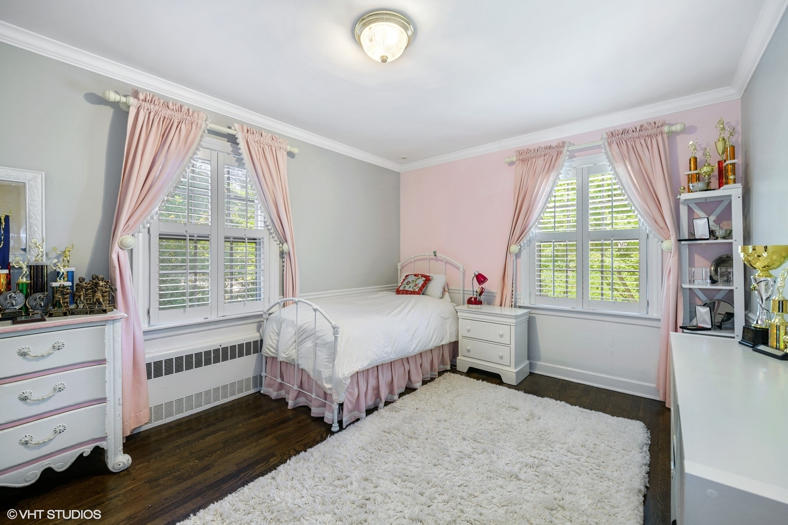 200 Sheridan Road Winnetka, IL 60093 - Photo 18 of 28 a bedroom with two beds and a large window