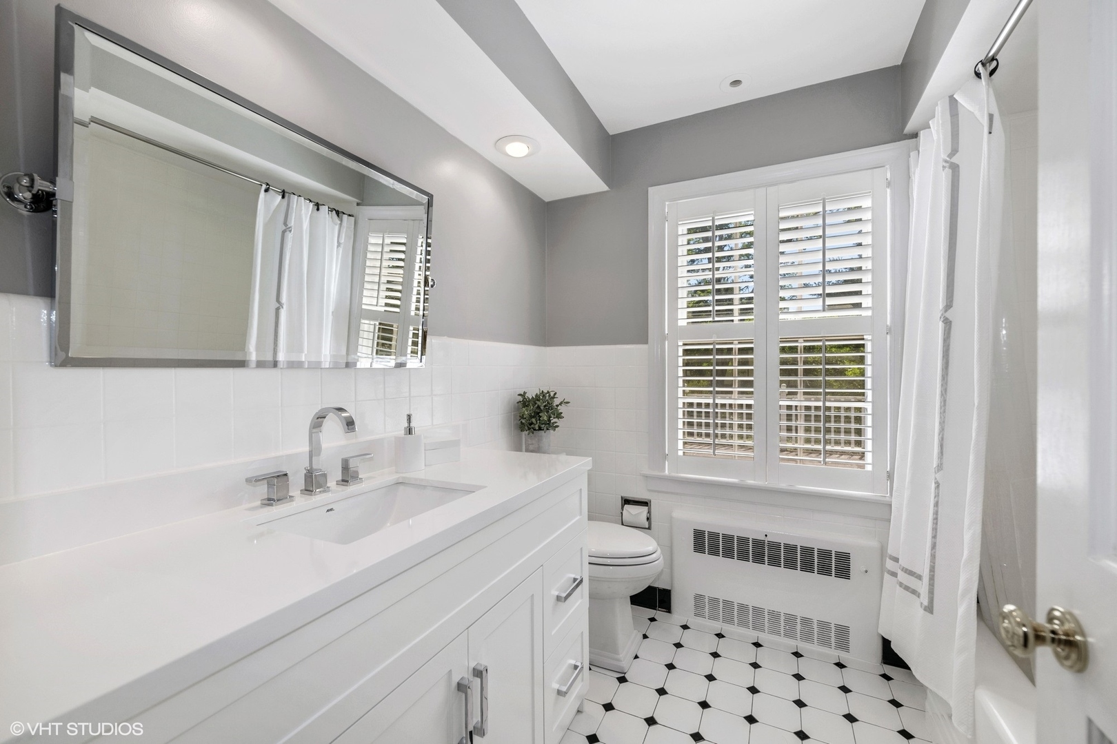 200 Sheridan Road Winnetka, IL 60093 - Photo 19 of 28 a bathroom with a sink a toilet and a shower curtain