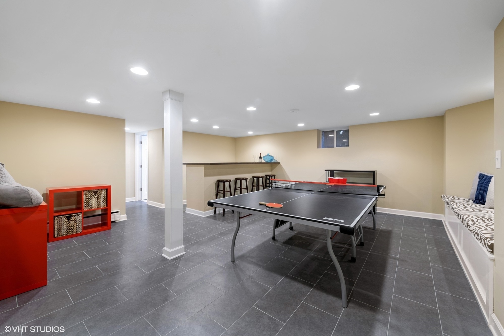 200 Sheridan Road Winnetka, IL 60093 - Photo 21 of 28 a room with furniture and a table
