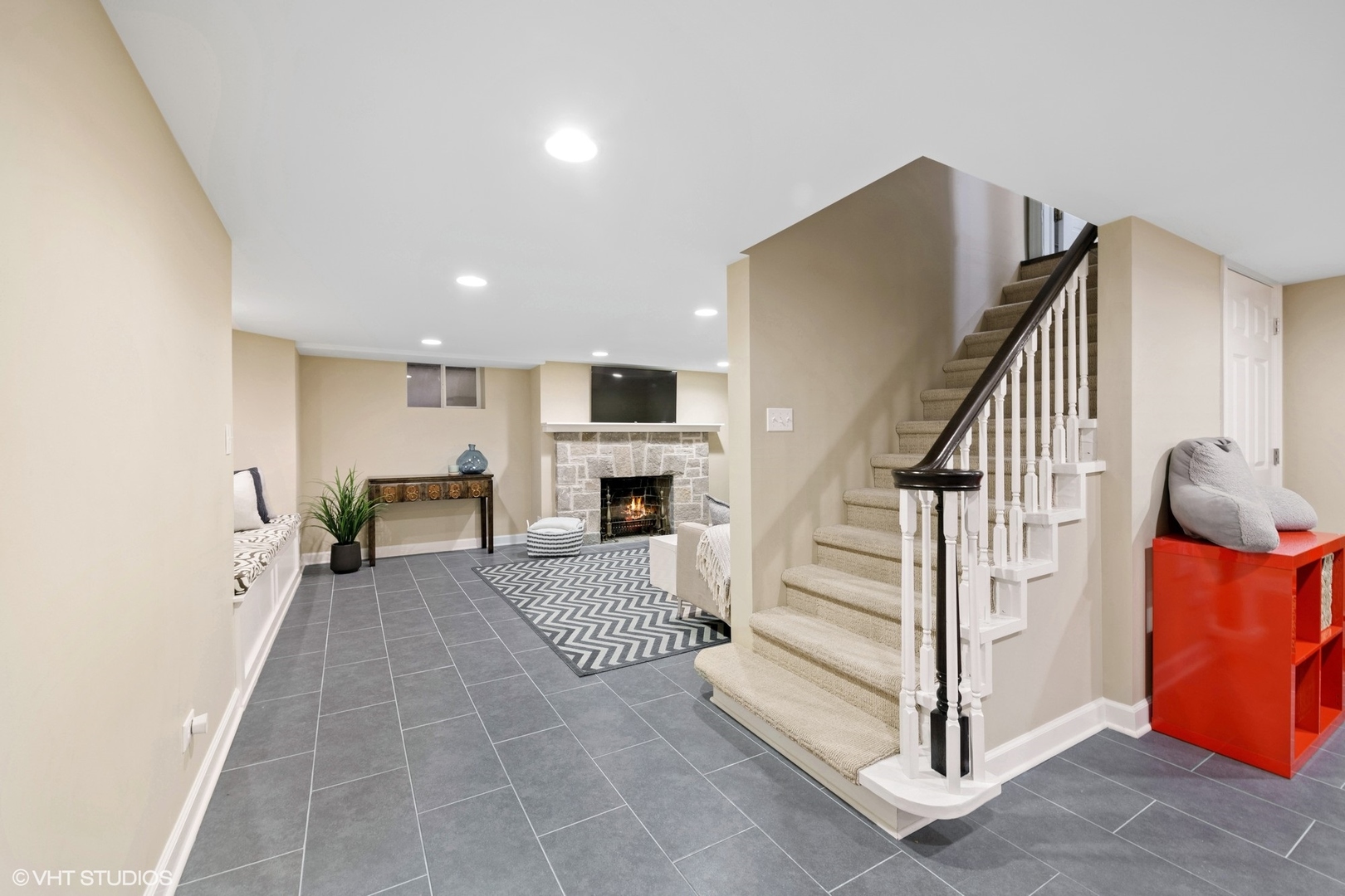 200 Sheridan Road Winnetka, IL 60093 - Photo 22 of 28 a view of a livingroom with stair
