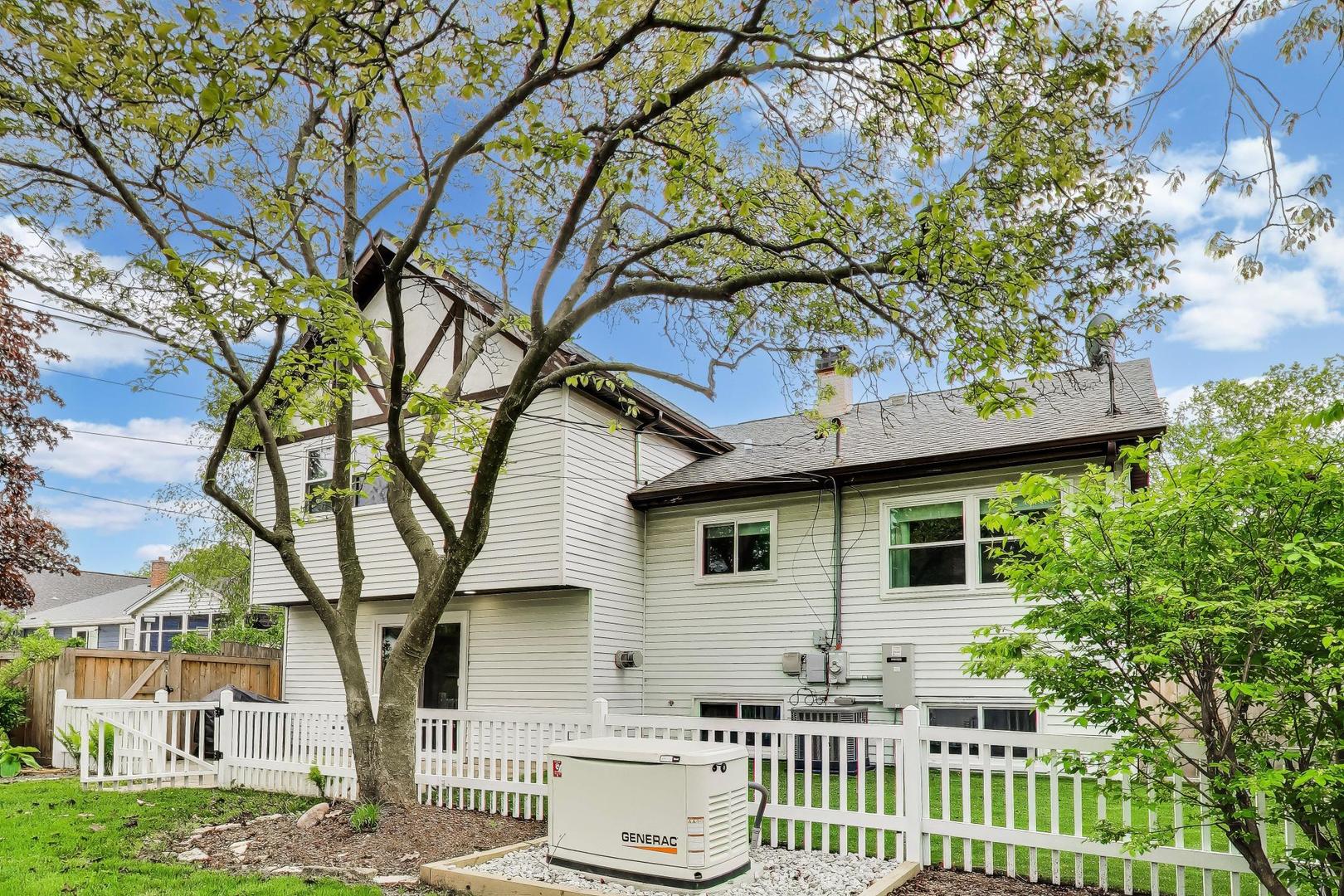 313 South Hi Lusi Avenue Mount Prospect, IL 60056 - Photo 33 of 40 a backyard of a house with table and chairs