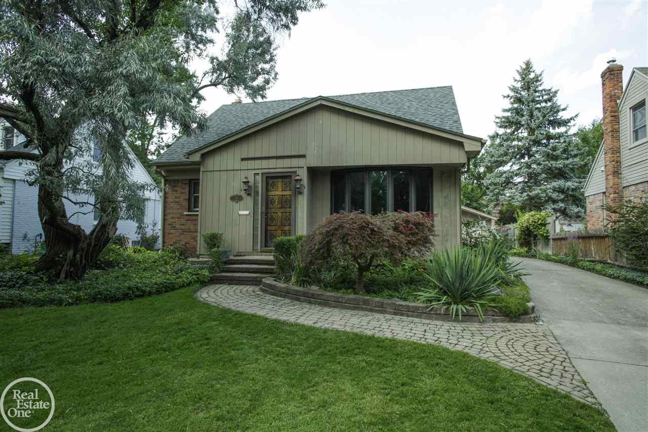 316 Kerby Road Grosse Pointe, MI 48236 - Photo 1 of 23 50020994.JPG