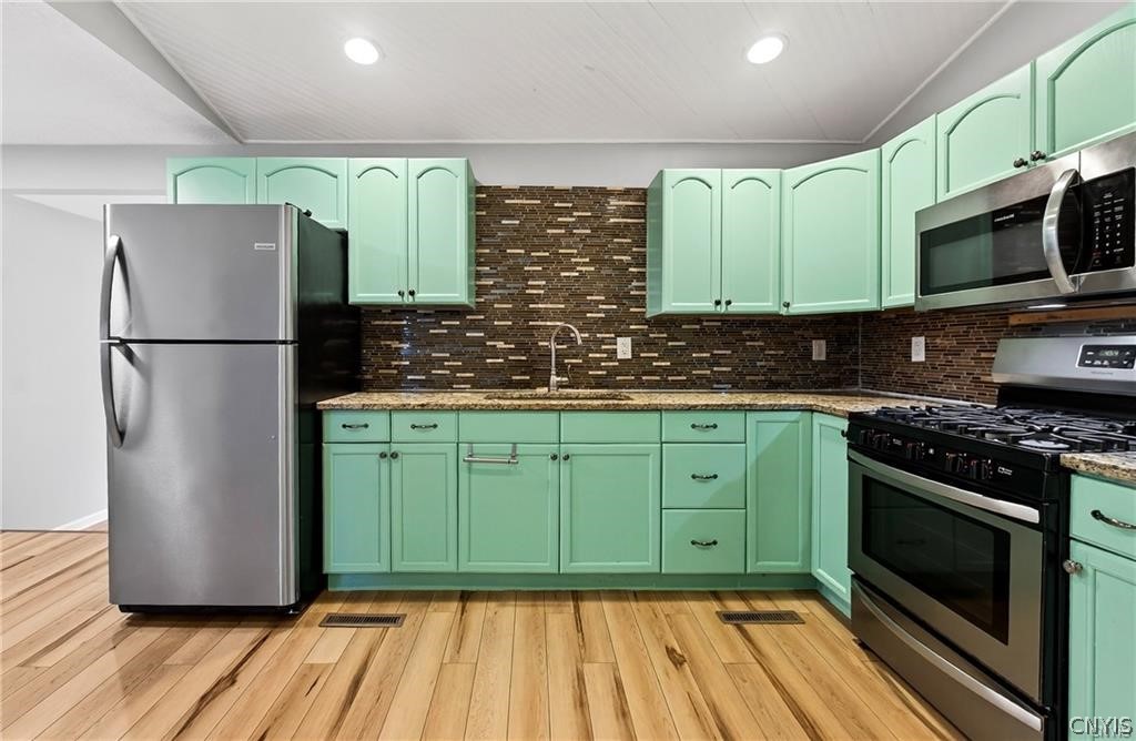 9541 Horseshoe Island Road Clay, NY 13041 - Photo 2 of 19 Kitchen in Main Unit