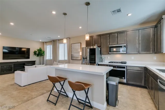 $2,595 | 8995 Elati Court, Las Vegas, NV 89148