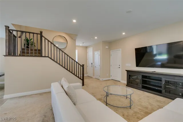 $2,595 | 8995 Elati Court, Las Vegas, NV 89148