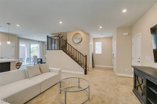 $2,595 | 8995 Elati Court, Las Vegas, NV 89148