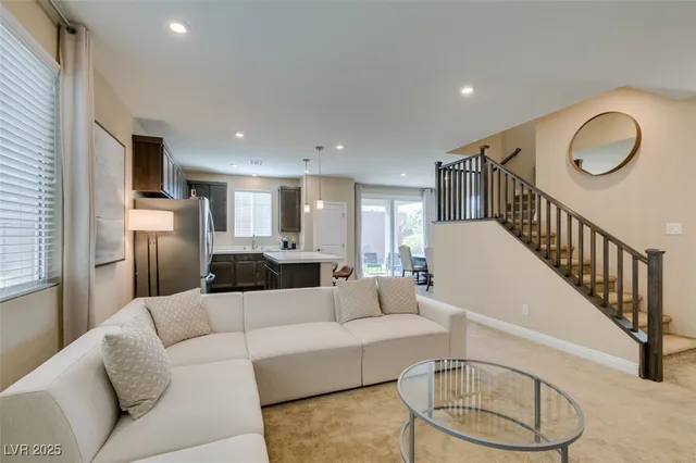 $2,595 | 8995 Elati Court, Las Vegas, NV 89148