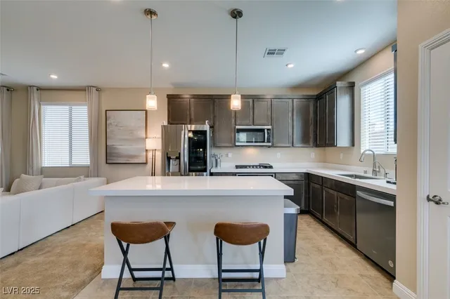 $2,595 | 8995 Elati Court, Las Vegas, NV 89148