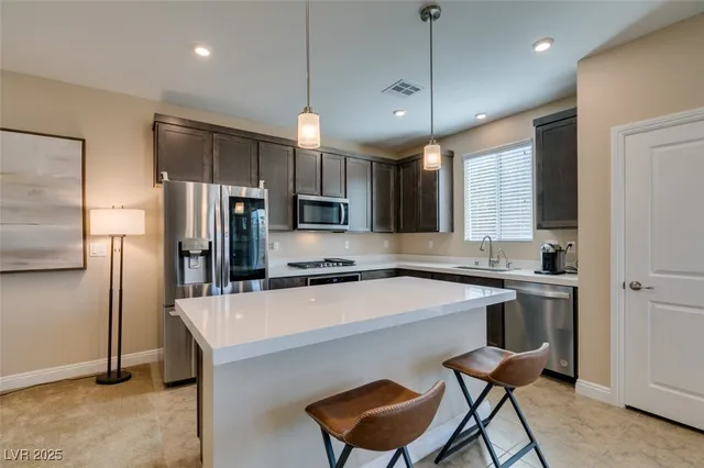 $2,595 | 8995 Elati Court, Las Vegas, NV 89148