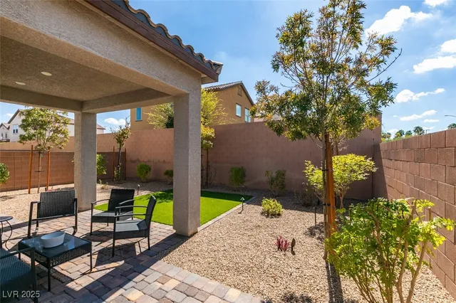 $2,595 | 8995 Elati Court, Las Vegas, NV 89148