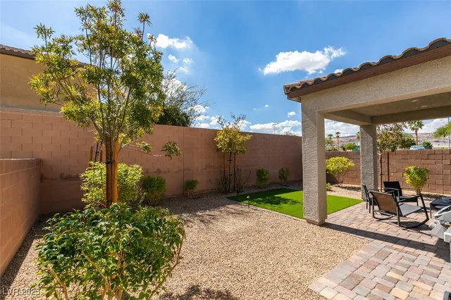 $2,595 | 8995 Elati Court, Las Vegas, NV 89148