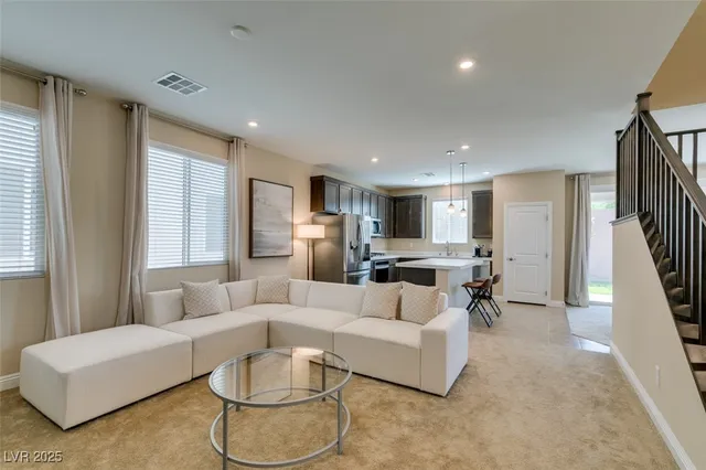 $2,595 | 8995 Elati Court, Las Vegas, NV 89148