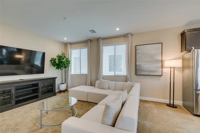 $2,595 | 8995 Elati Court, Las Vegas, NV 89148