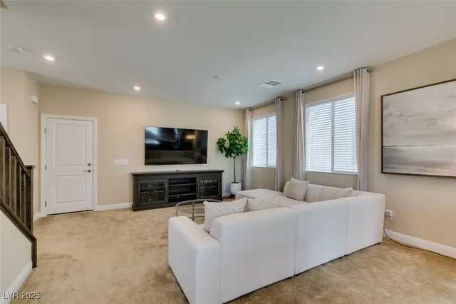 $2,595 | 8995 Elati Court, Las Vegas, NV 89148