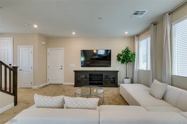 $2,595 | 8995 Elati Court, Las Vegas, NV 89148