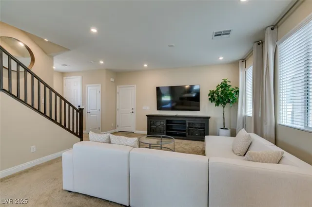 $2,595 | 8995 Elati Court, Las Vegas, NV 89148