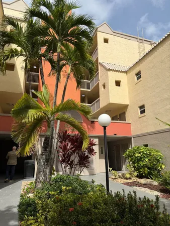 $1,925 | 8343 Lake Drive, Unit 207, Doral, FL 33166
