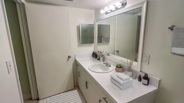 $1,925 | 8343 Lake Drive, Unit 207, Doral, FL 33166