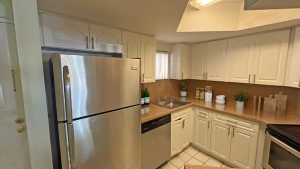 $1,925 | 8343 Lake Drive, Unit 207, Doral, FL 33166