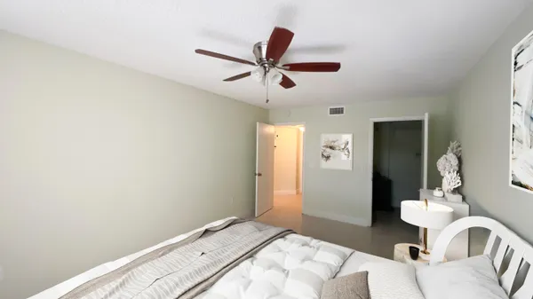 $1,925 | 8343 Lake Drive, Unit 207, Doral, FL 33166
