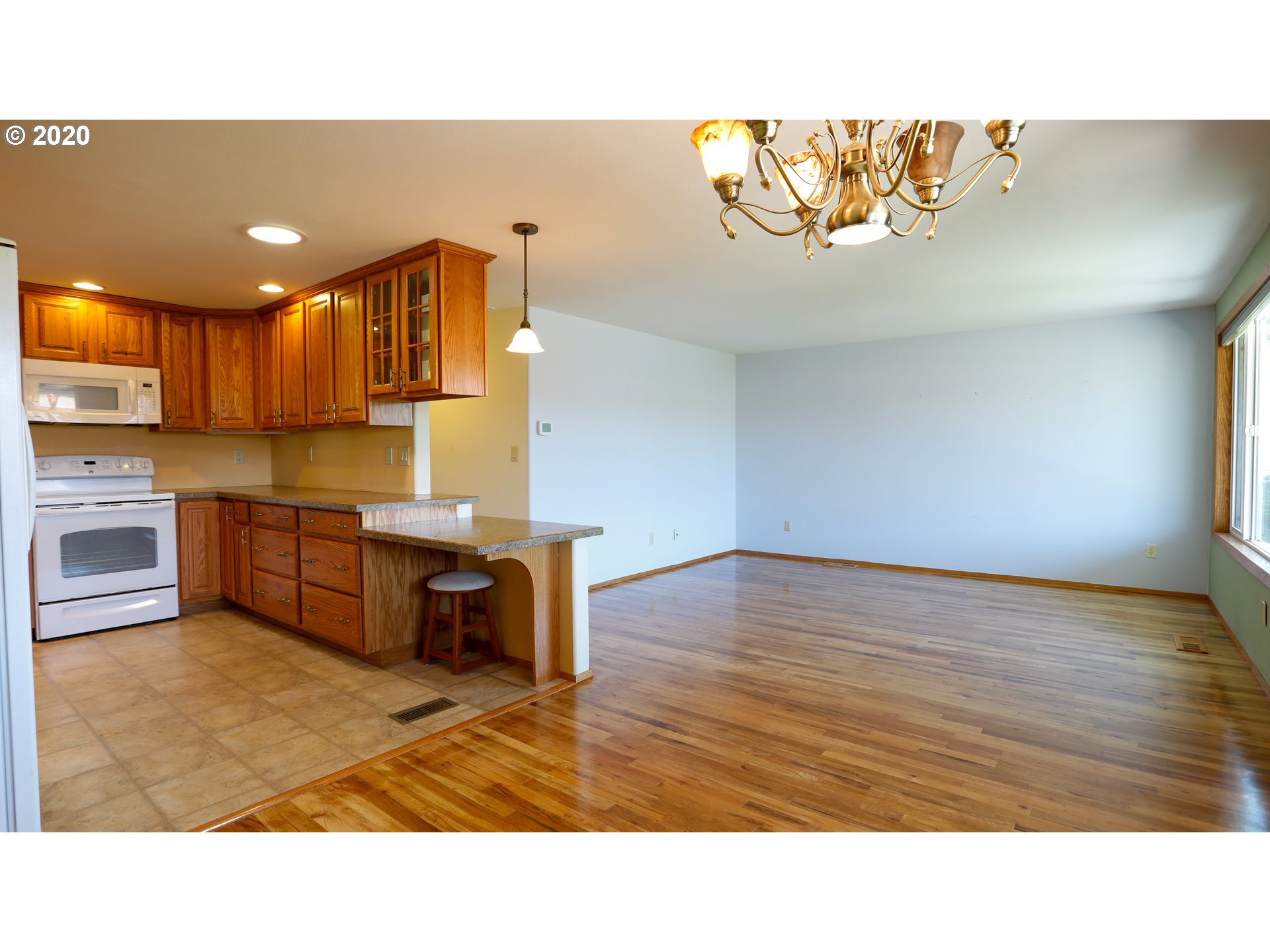 1830 Thompson Road Woodburn, OR 97071 - Photo 6 of 28 Gallery Image 6