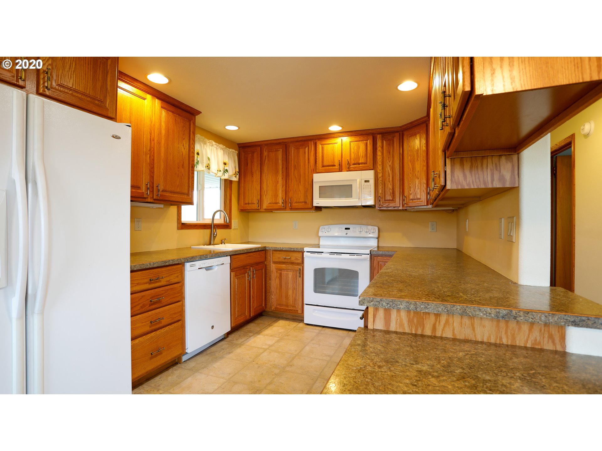 1830 Thompson Road Woodburn, OR 97071 - Photo 8 of 28 Gallery Image 8