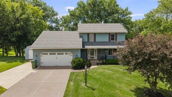 $395,000 | 105 Shawnee Circle, Eldridge, IA 52748