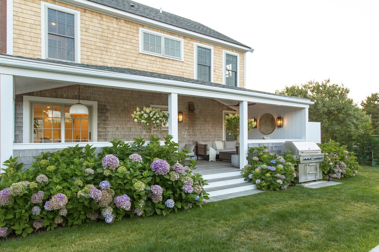 16 Somerset Road Nantucket, MA 02554 - Photo 4 of 30 front view of a house with a yard