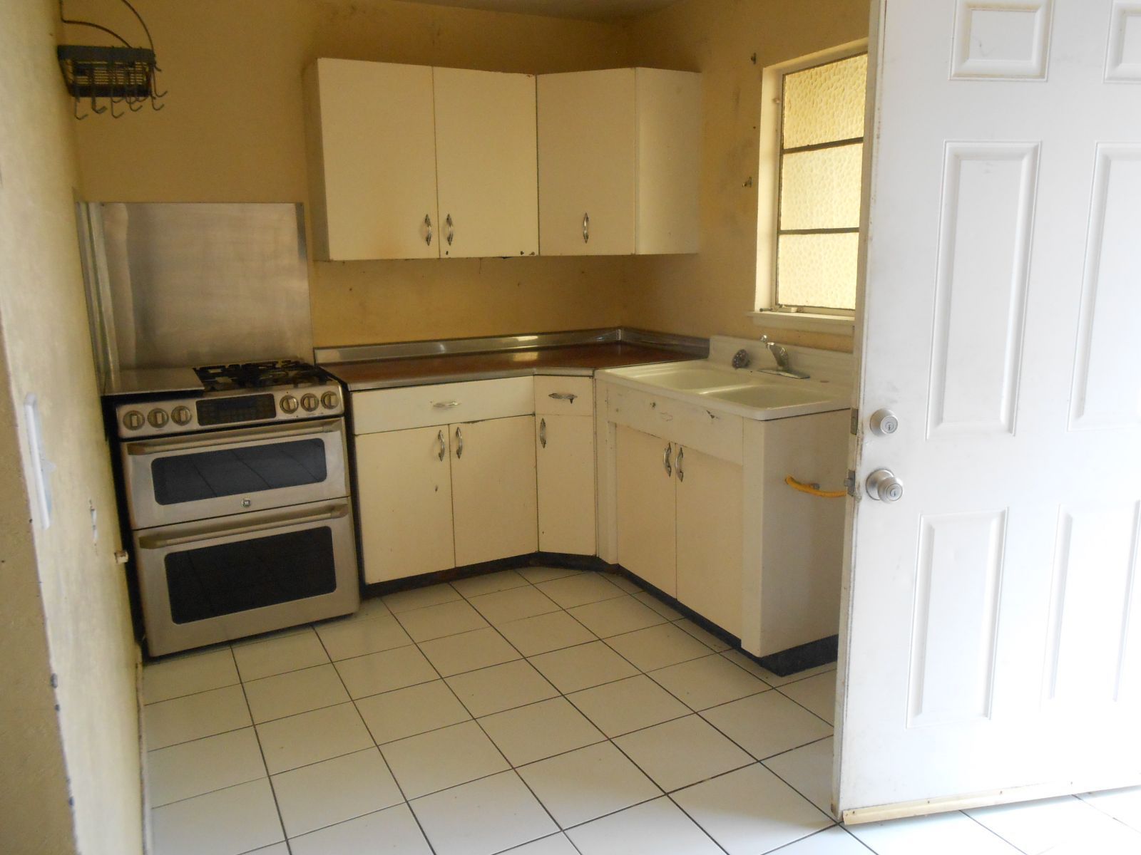218 North Sanders Street Ridgecrest, CA 93555 - Photo 4 of 8