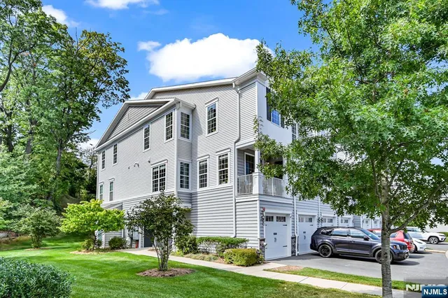 $815,000 | 130 Sequoia Drive, Cedar Grove, NJ 07009