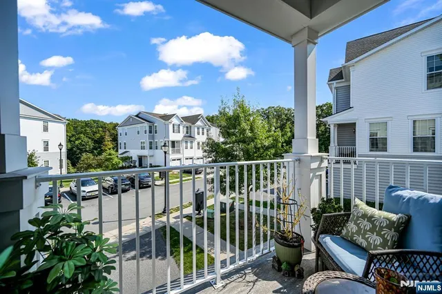 $815,000 | 130 Sequoia Drive, Cedar Grove, NJ 07009