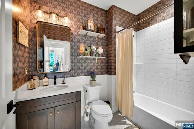 $815,000 | 130 Sequoia Drive, Cedar Grove, NJ 07009