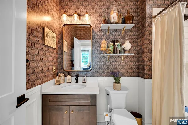 $815,000 | 130 Sequoia Drive, Cedar Grove, NJ 07009