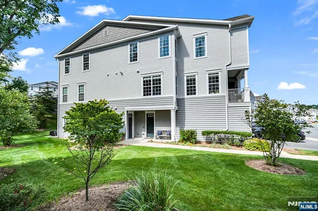 $815,000 | 130 Sequoia Drive, Cedar Grove, NJ 07009