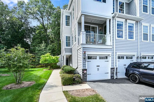 $815,000 | 130 Sequoia Drive, Cedar Grove, NJ 07009