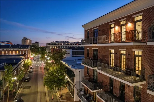 $749,900 | 731 St Charles Avenue, Unit 510, New Orleans, LA 70130