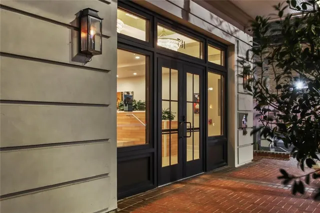 $749,900 | 731 St Charles Avenue, Unit 510, New Orleans, LA 70130