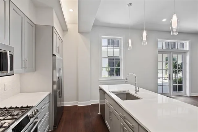$749,900 | 731 St Charles Avenue, Unit 510, New Orleans, LA 70130