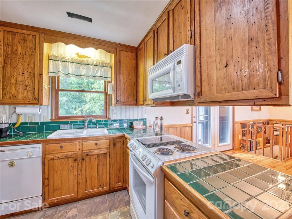 732 Laurel Ridge North Maggie Valley, NC 28751 - Photo 15 of 46 Gallery Image 15
